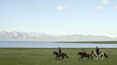 Horseback riding in Son-Kol 